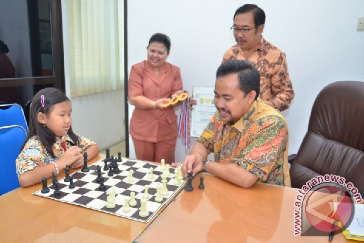 Bocah SD Surabaya Juara Catur Internasional, Latihan Hanya di Warnet