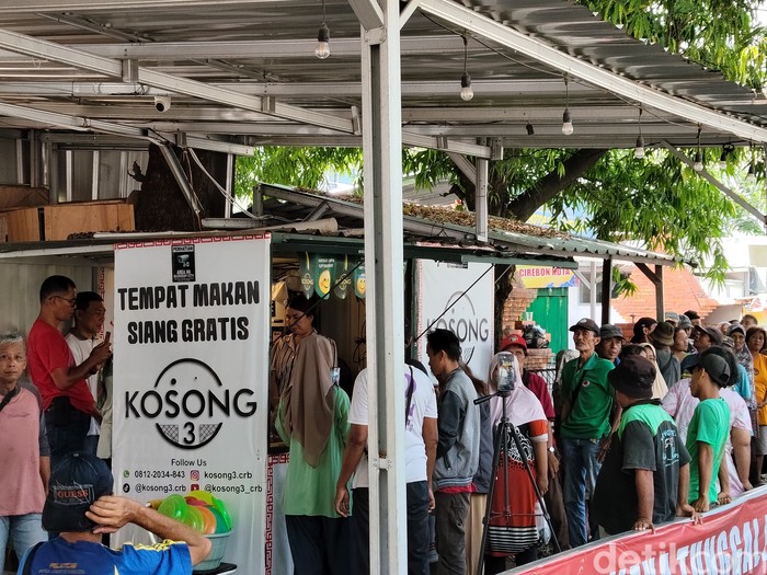 Warung ‘Kosong 3’ di Cirebon Viral, Ratusan Warga Bisa Makan Gratis Setiap Hari