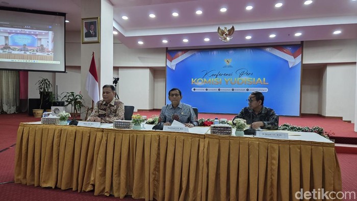 Bupati Pemalang Diduga Kumpulkan Rp1,9 Miliar dari Bawahan untuk ‘Urus’ Kasus di KPK